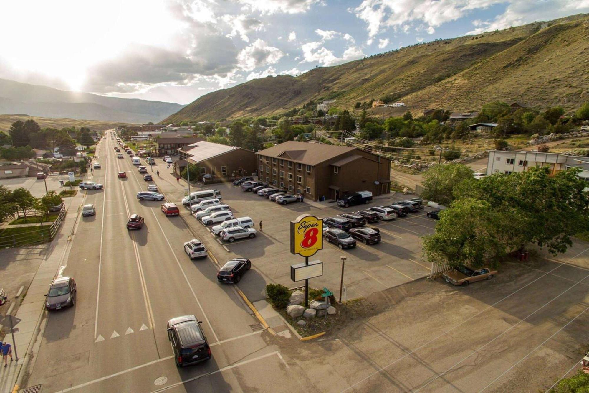 Super 8 By Wyndham Gardiner/Yellowstone Park Area Bagian luar foto