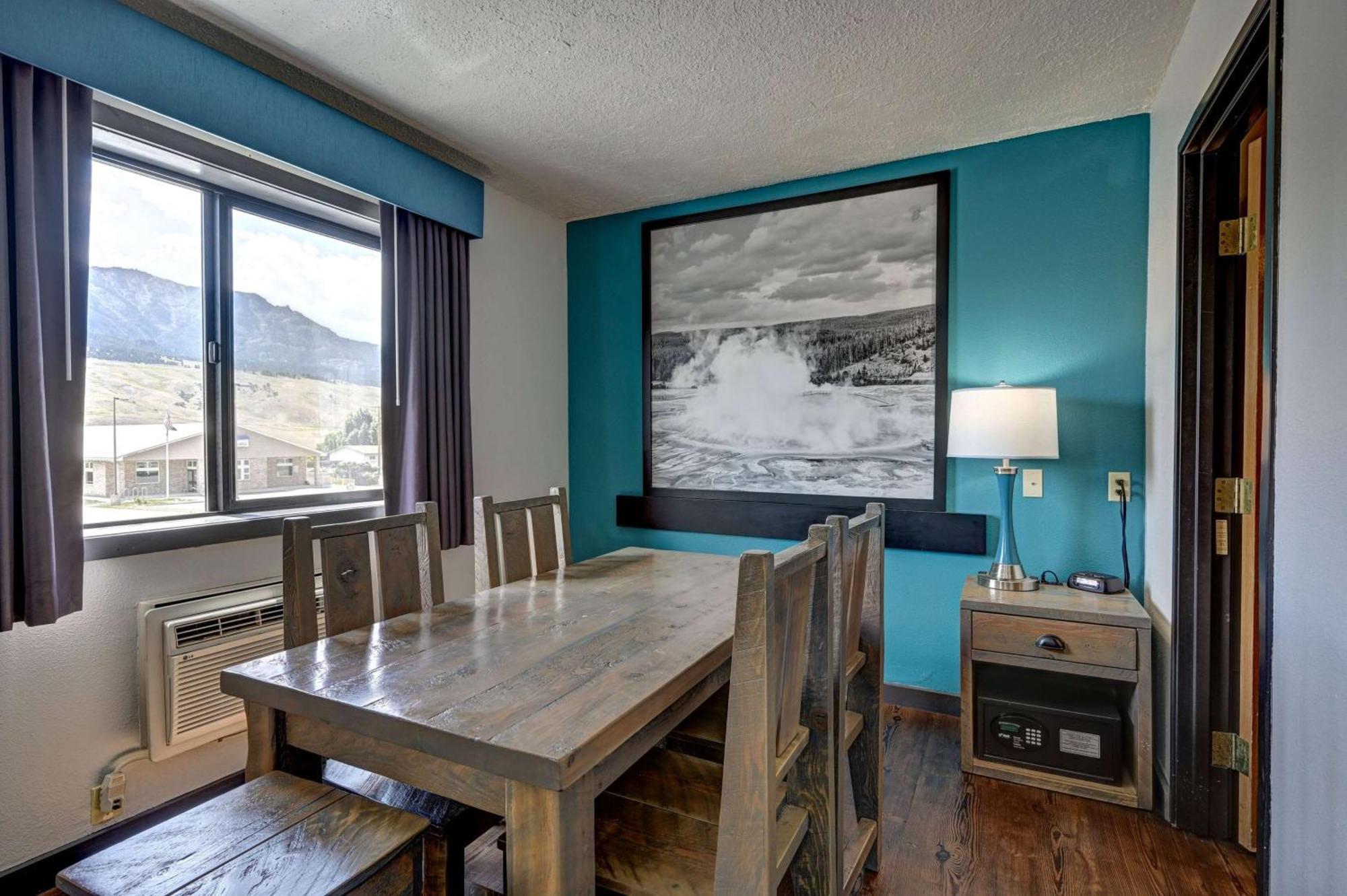 Super 8 By Wyndham Gardiner/Yellowstone Park Area Bagian luar foto