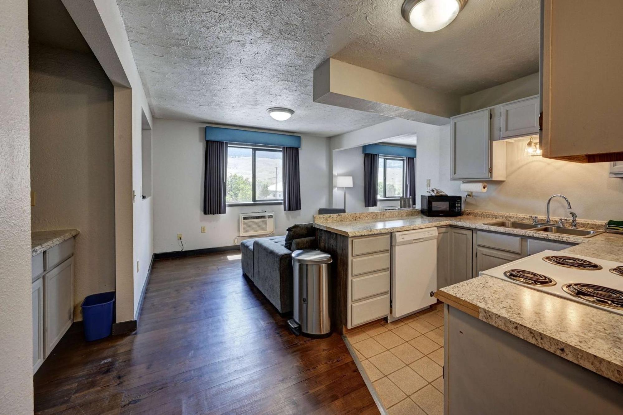 Super 8 By Wyndham Gardiner/Yellowstone Park Area Bagian luar foto