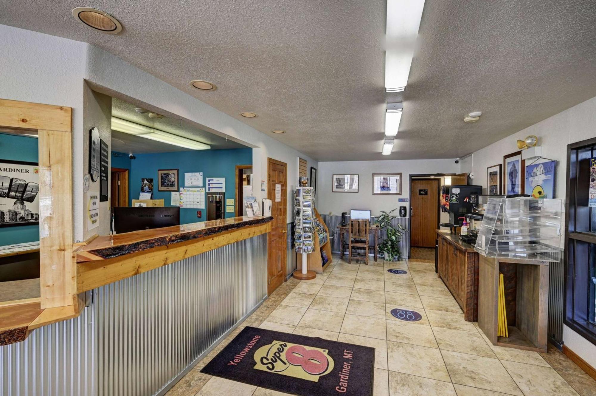 Super 8 By Wyndham Gardiner/Yellowstone Park Area Bagian luar foto