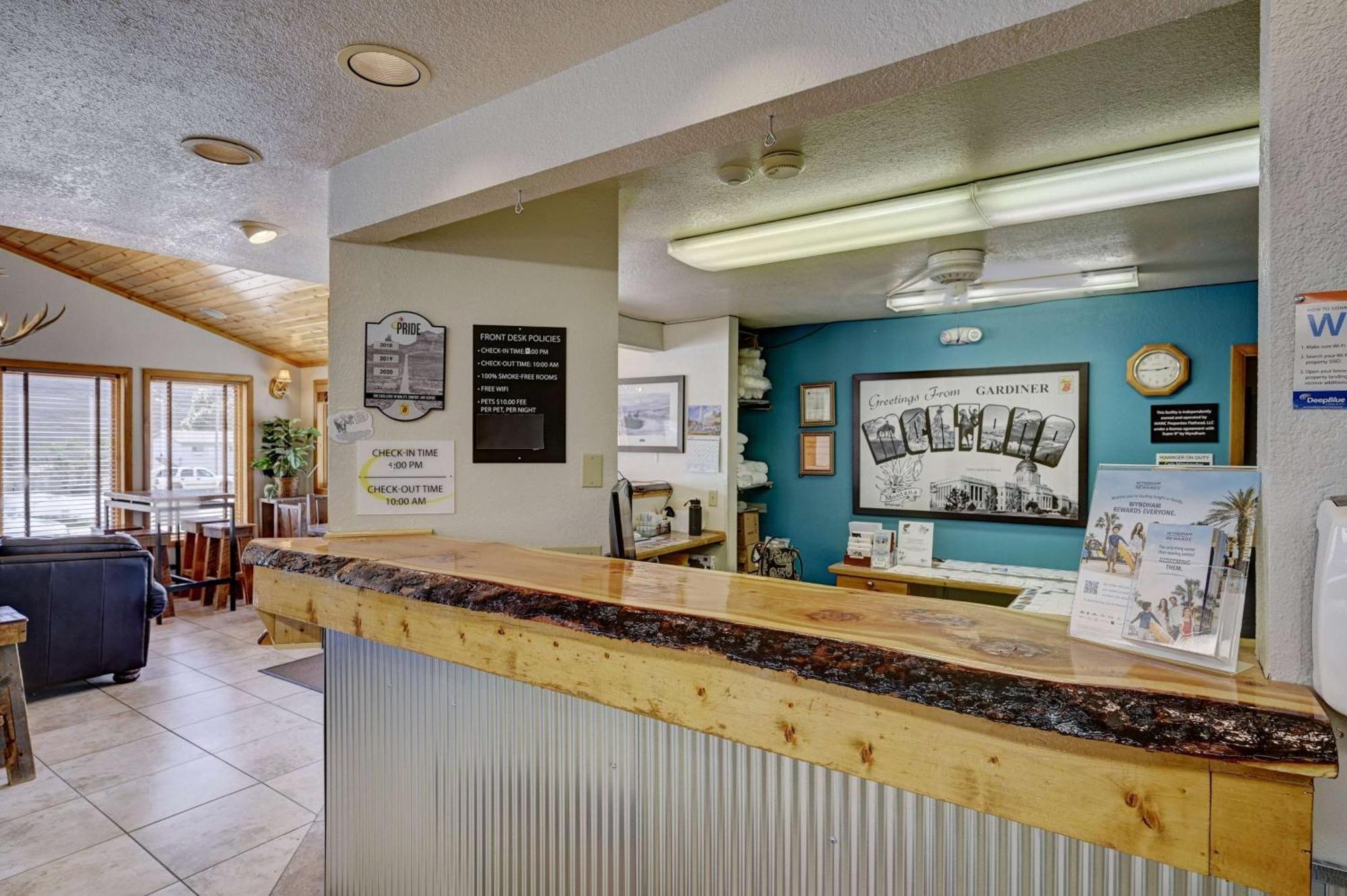 Super 8 By Wyndham Gardiner/Yellowstone Park Area Bagian luar foto