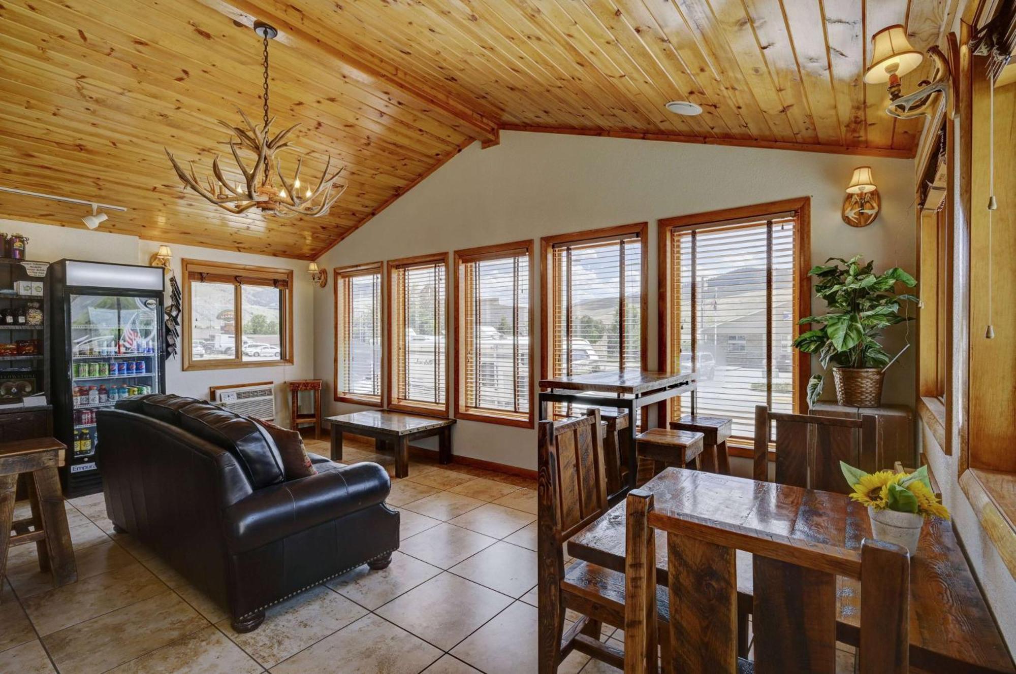 Super 8 By Wyndham Gardiner/Yellowstone Park Area Bagian luar foto