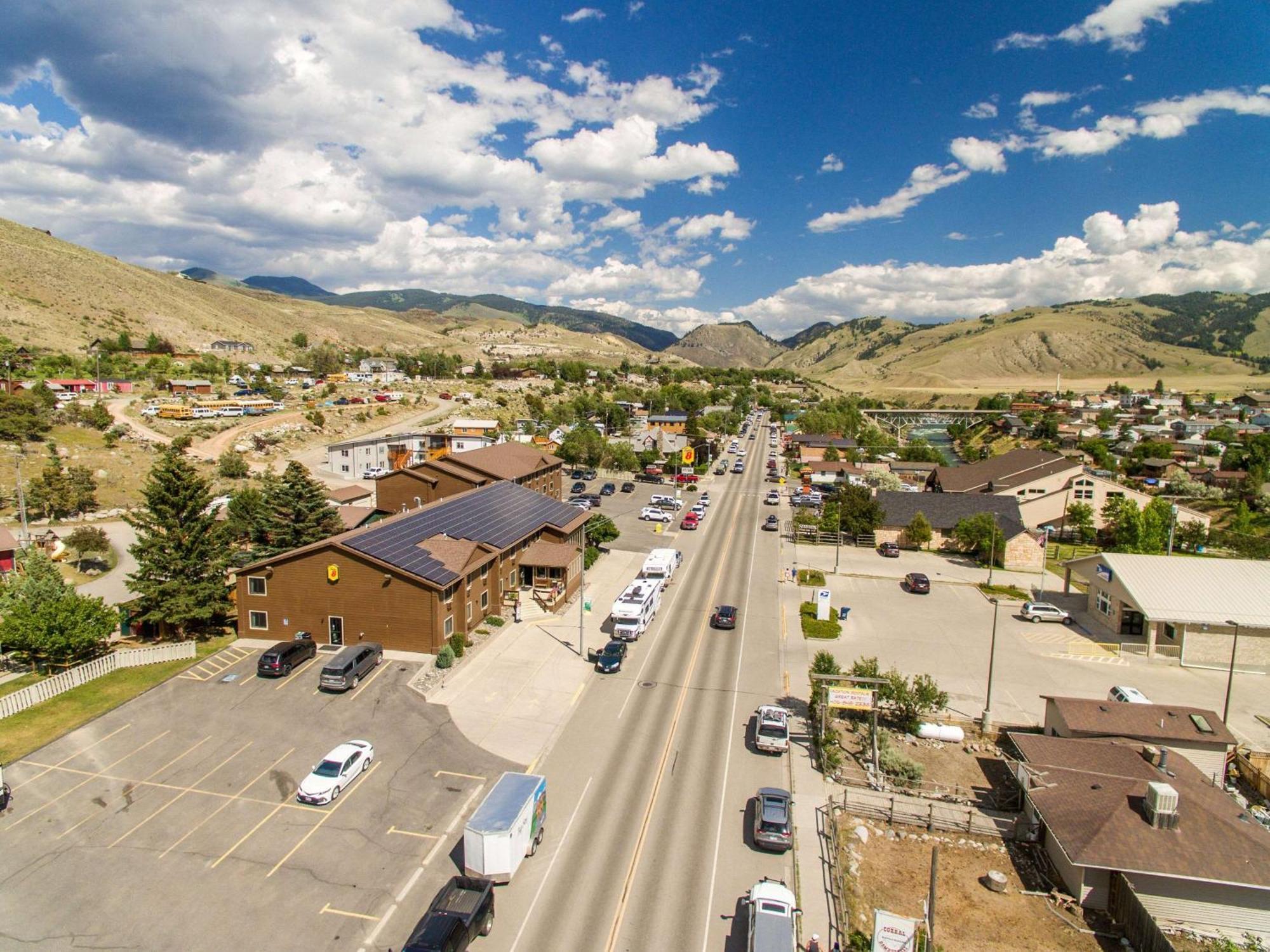 Super 8 By Wyndham Gardiner/Yellowstone Park Area Bagian luar foto
