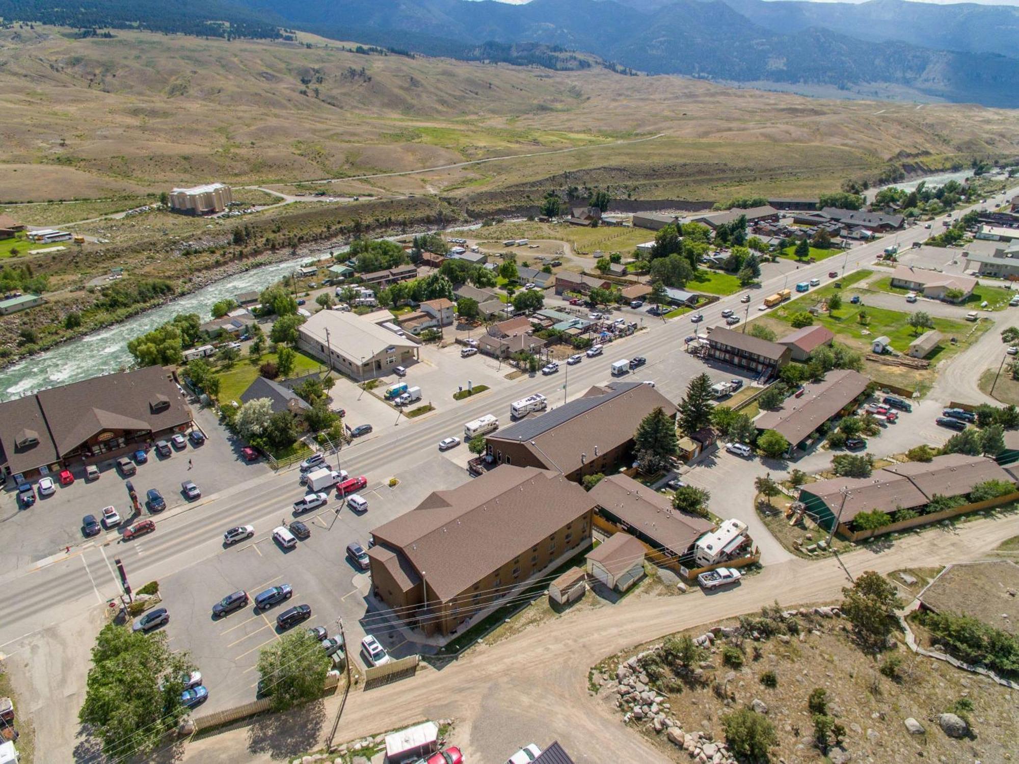 Super 8 By Wyndham Gardiner/Yellowstone Park Area Bagian luar foto