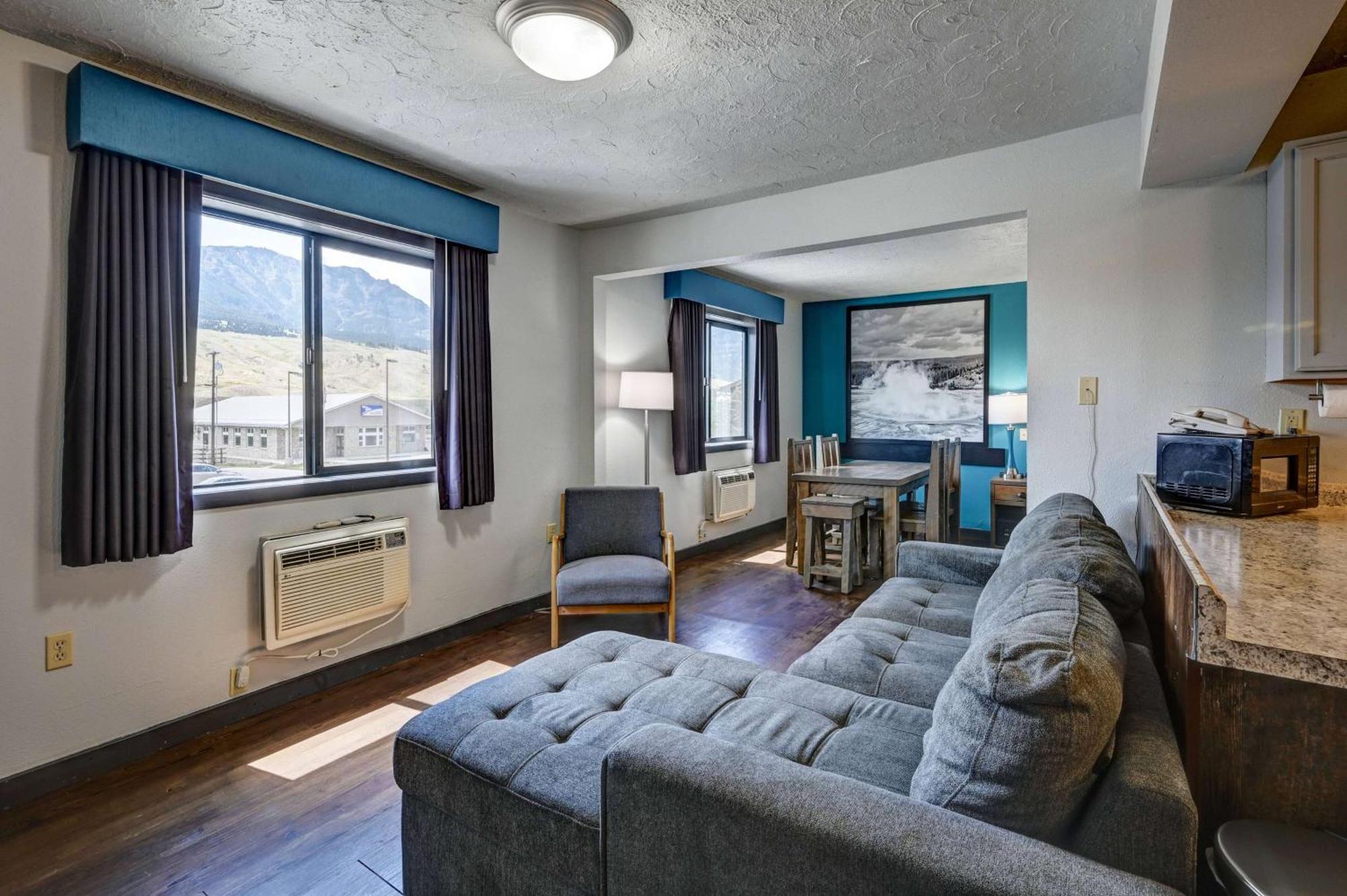 Super 8 By Wyndham Gardiner/Yellowstone Park Area Bagian luar foto