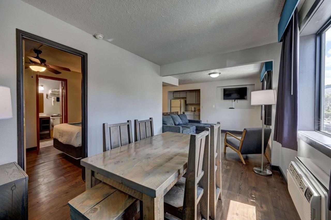 Super 8 By Wyndham Gardiner/Yellowstone Park Area Bagian luar foto