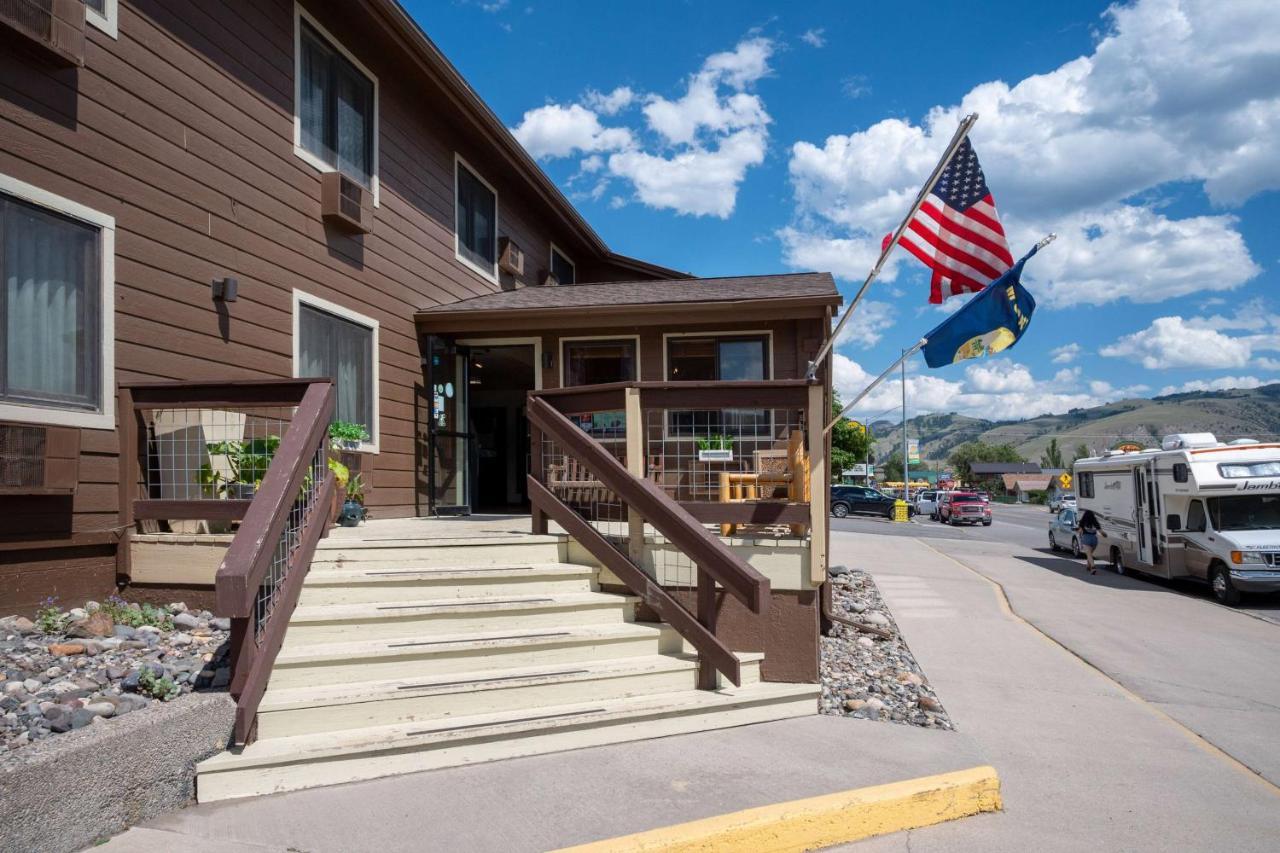 Super 8 By Wyndham Gardiner/Yellowstone Park Area Bagian luar foto