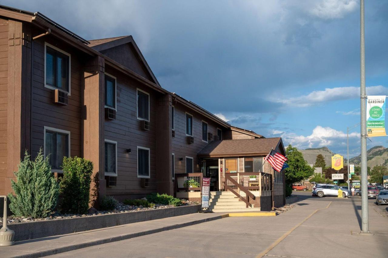 Super 8 By Wyndham Gardiner/Yellowstone Park Area Bagian luar foto