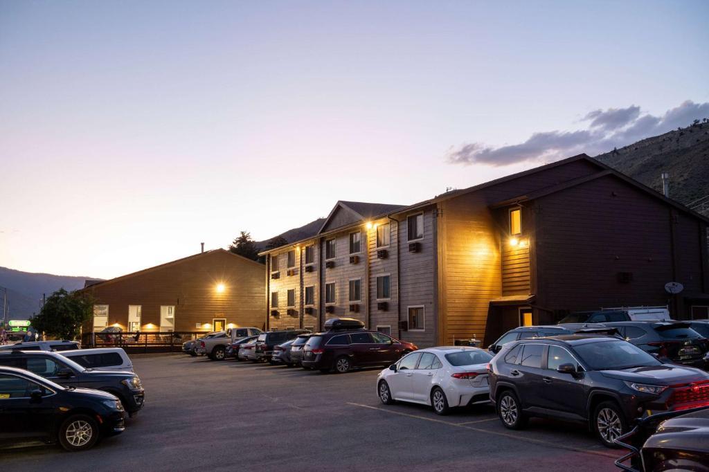 Super 8 By Wyndham Gardiner/Yellowstone Park Area Bagian luar foto