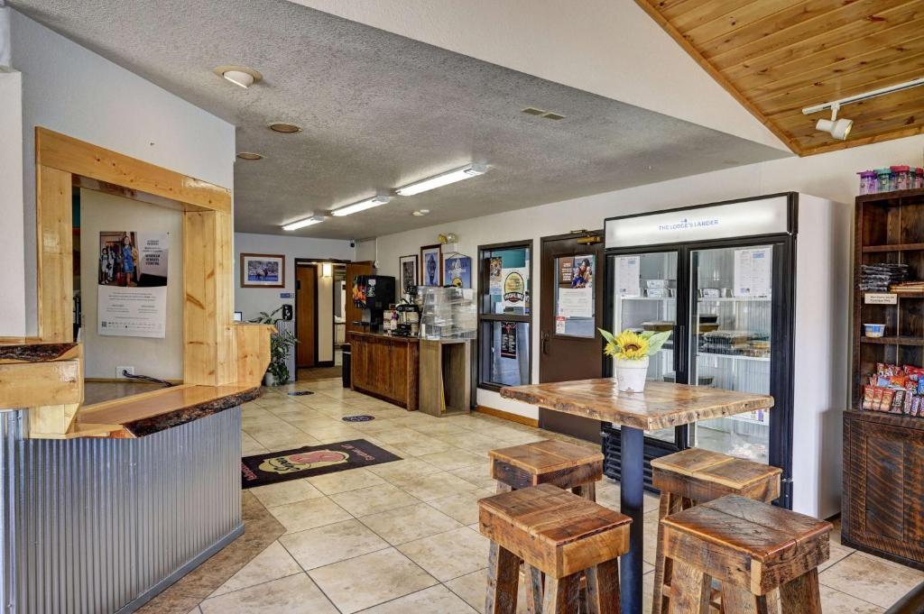 Super 8 By Wyndham Gardiner/Yellowstone Park Area Bagian luar foto