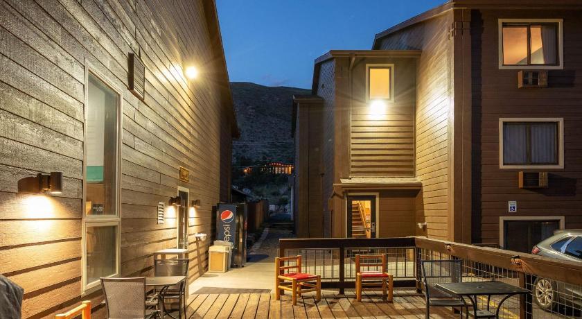 Super 8 By Wyndham Gardiner/Yellowstone Park Area Bagian luar foto